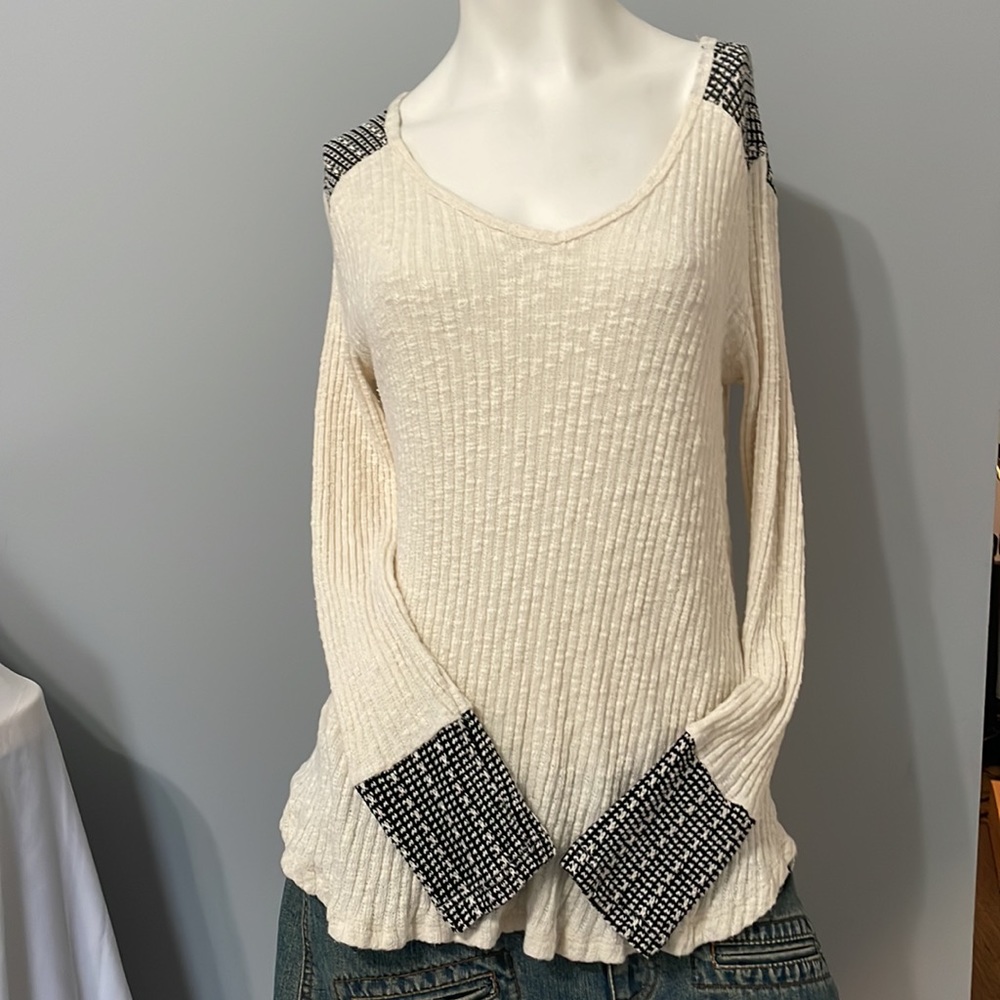 Staccato Too, fun patterns. Size Large. Bundle & Save! Or make offers!